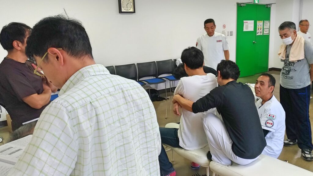 整体師養成所の独自の手技を学ぶ整体の講習会