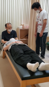 石川県金沢市での整体の実技講習会、マンツーマン指導